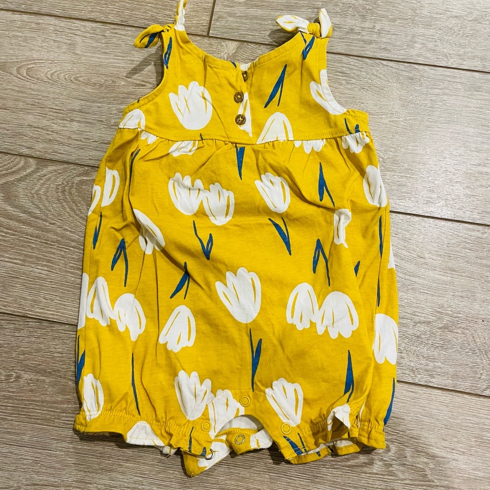 Carter’s 9 months yellow with white flowers romper